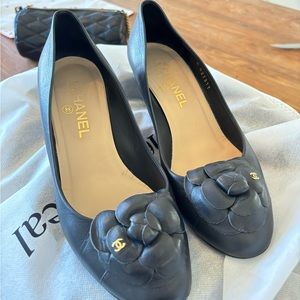 Chanel heels pump short block camellia size 40 size 8.5 9 9.5 10